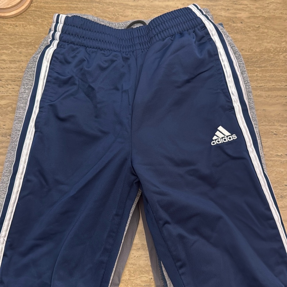 4 Youth pants
Like new
